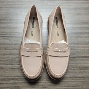 Clarks Women's Tan Loafers